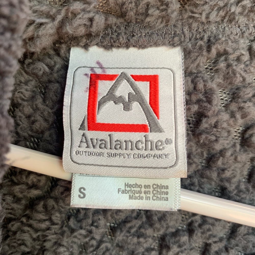 Avalanche Pullover - image 4